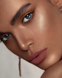 MAQUILLAGE