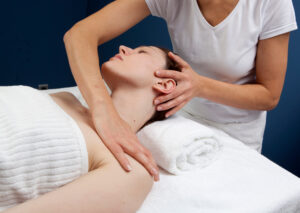 MASSAGE EN INSTITUT DE BEAUTE